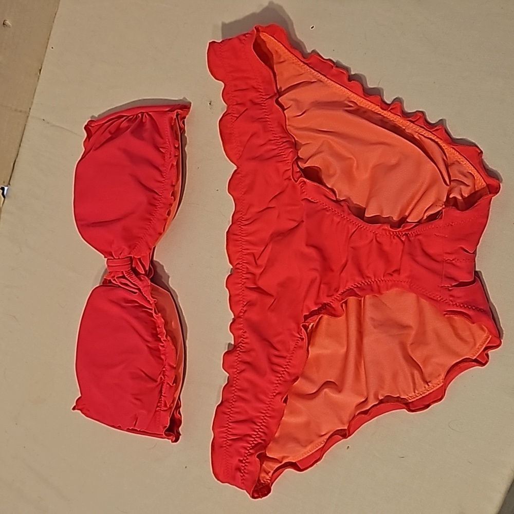 Victoria Secret Hot Pink 2 pc Bathingsuit. Top is Med and Bottoms are Large.
